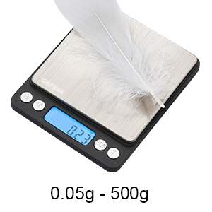 Le texte indique « 0,05 g - 500 g ». Balance de précision numérique avec écran LCD affichant les éléments de mesure, illustrant différents scénarios de pesage.